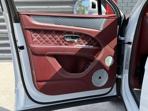 Used 2021 Bentley Bentayga V8 w/ First Edition Specification image 13