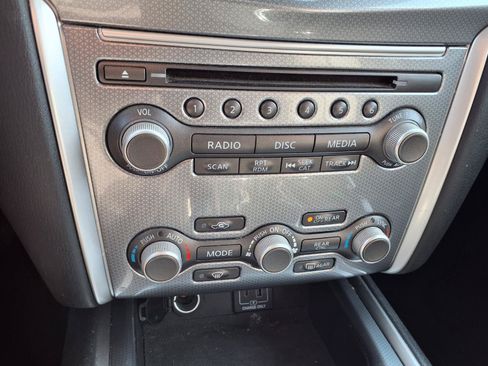 Used 2019 Nissan Pathfinder SL AWD/4WD image 9