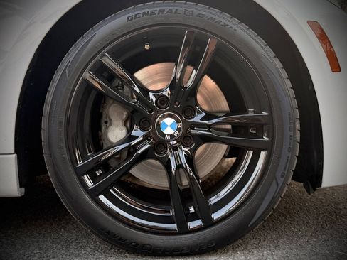 Used 2018 BMW 330i Sedan w/ M Sport Package RWD image 20