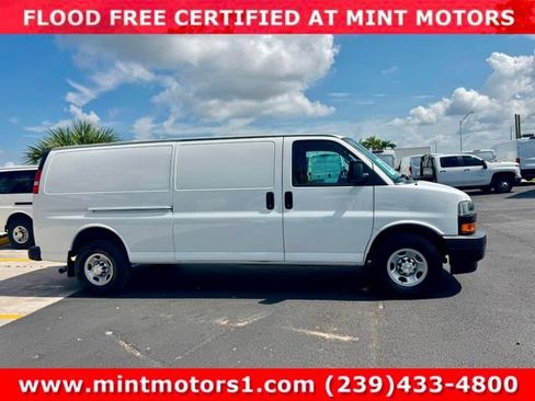 Used 2019 Chevrolet Express 3500 Extended w/ Driver Convenience Package RWD image 7