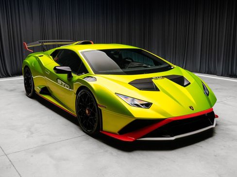 Used 2021 Lamborghini Huracan STO RWD image 2