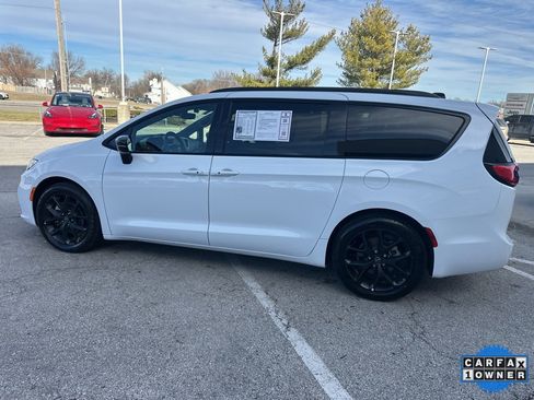 Used 2025 Chrysler Pacifica Limited image 20