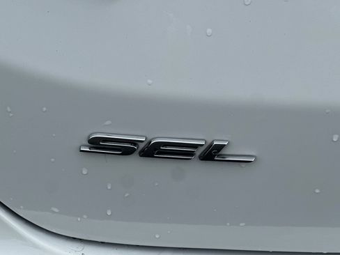 Used 2024 Ford Edge SEL AWD/4WD image 28