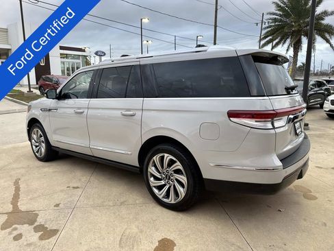 Used 2022 Lincoln Navigator L Reserve image 6