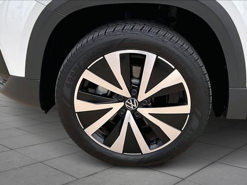 Used 2024 Volkswagen Taos SE image 10