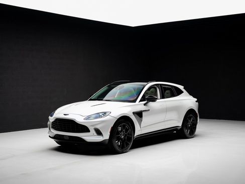Used 2021 Aston Martin DBX image 4