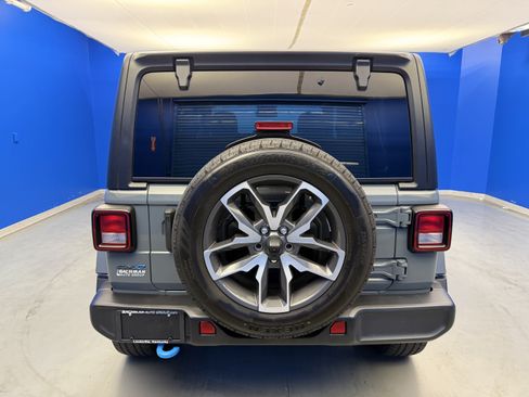 Used 2024 Jeep Wrangler Unlimited w/ Convenience Group AWD/4WD image 7