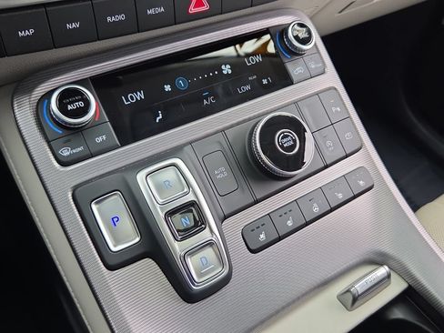 Used 2025 Hyundai Palisade Calligraphy FWD image 21
