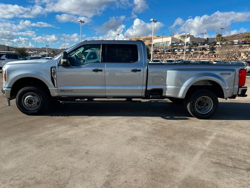 Used 2024 Ford F350 XLT image 2