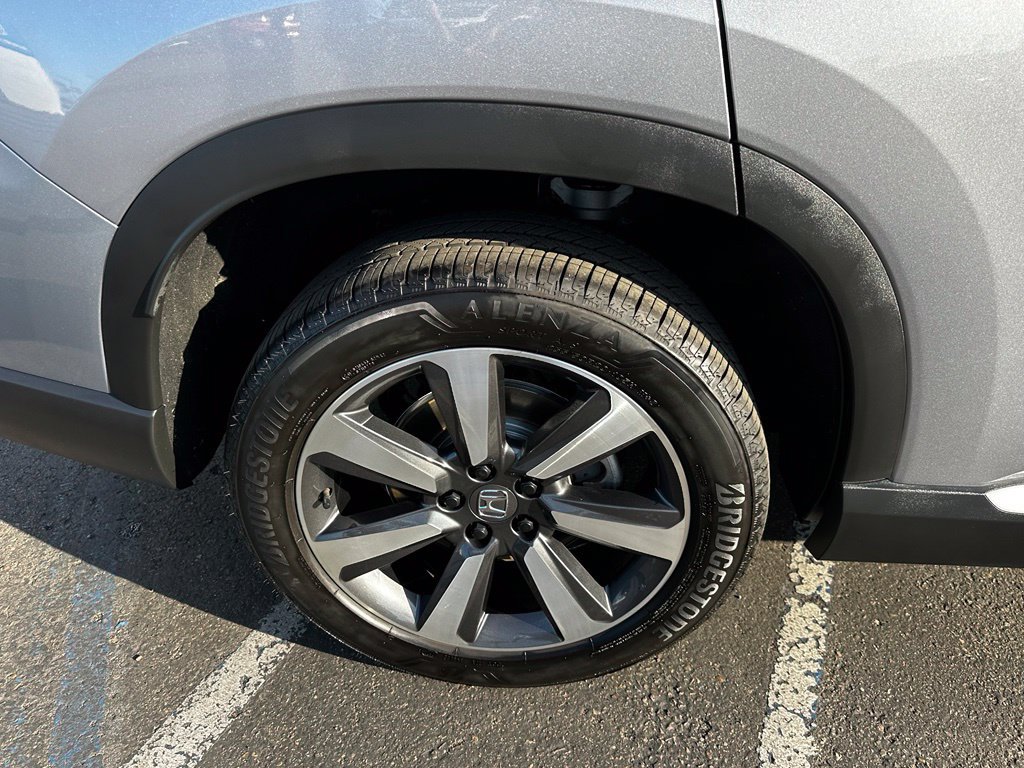 Used 2025 Honda Pilot Touring image 12