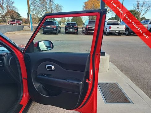 Used 2019 Kia Soul Base 4D Hatchback image 17