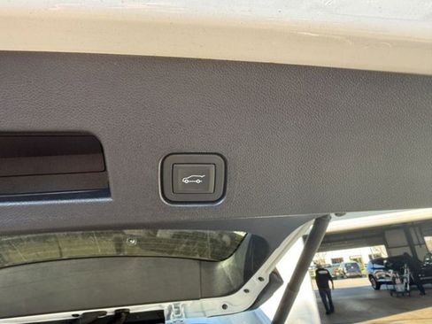 Used 2025 GMC Acadia Elevation FWD image 15