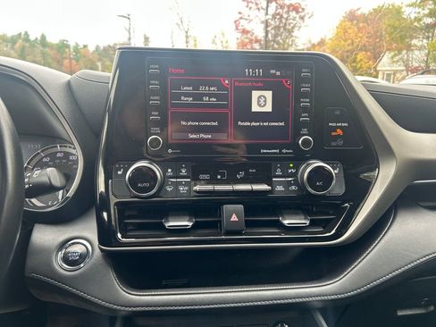 Used 2022 Toyota Highlander XLE image 12