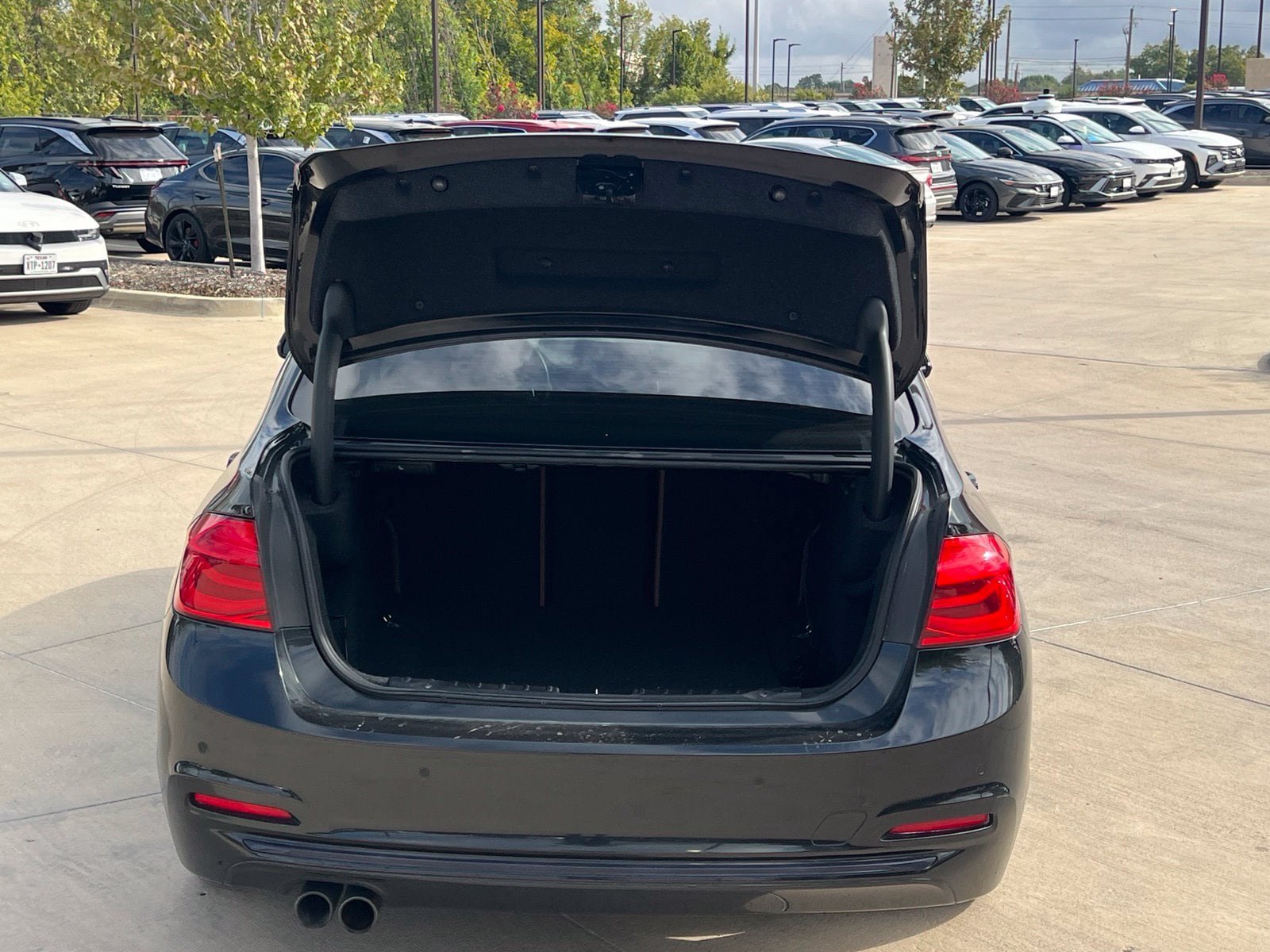 Used 2018 BMW 330i xDrive Sedan w/ Premium Package AWD/4WD image 14