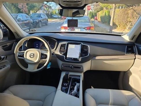 Certified 2024 Volvo XC90 B5 Plus w/ Protection Package Premier image 9