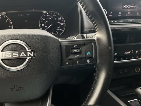 Used 2025 Nissan Rogue SV FWD image 37