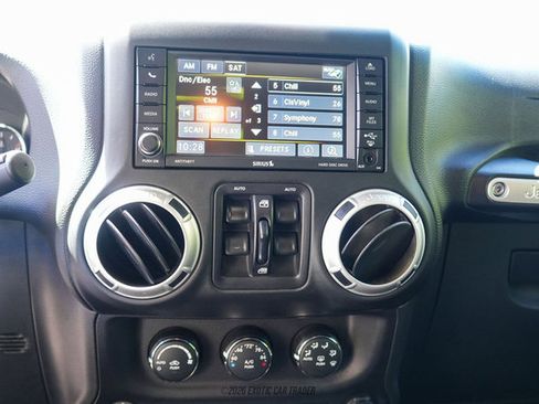 Used 2016 Jeep Wrangler Unlimited Rubicon image 43