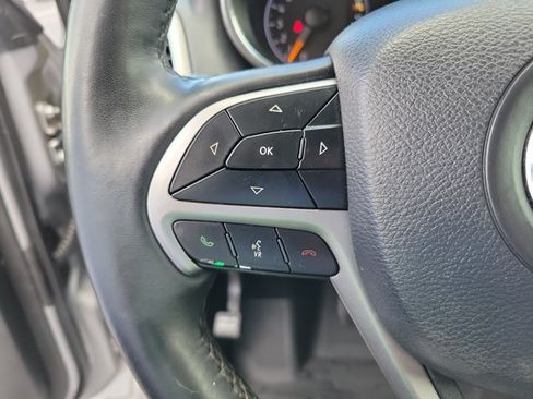 Used 2019 Jeep Grand Cherokee Altitude AWD/4WD image 23
