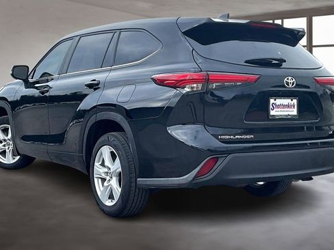 Used 2023 Toyota Highlander L image 4