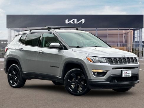 Used 2019 Jeep Compass Latitude AWD/4WD image 2