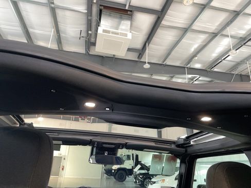Used 2025 Jeep Wrangler Unlimited Sport AWD/4WD image 20