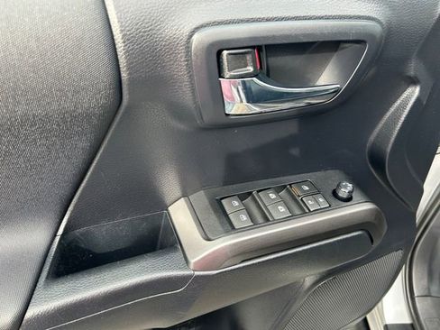 Certified 2019 Toyota Tacoma TRD Off-Road w/ TRD Premium Off Road Package image 10