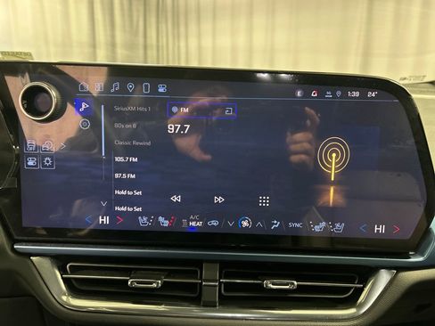 Used 2024 Chevrolet Equinox EV LT image 17