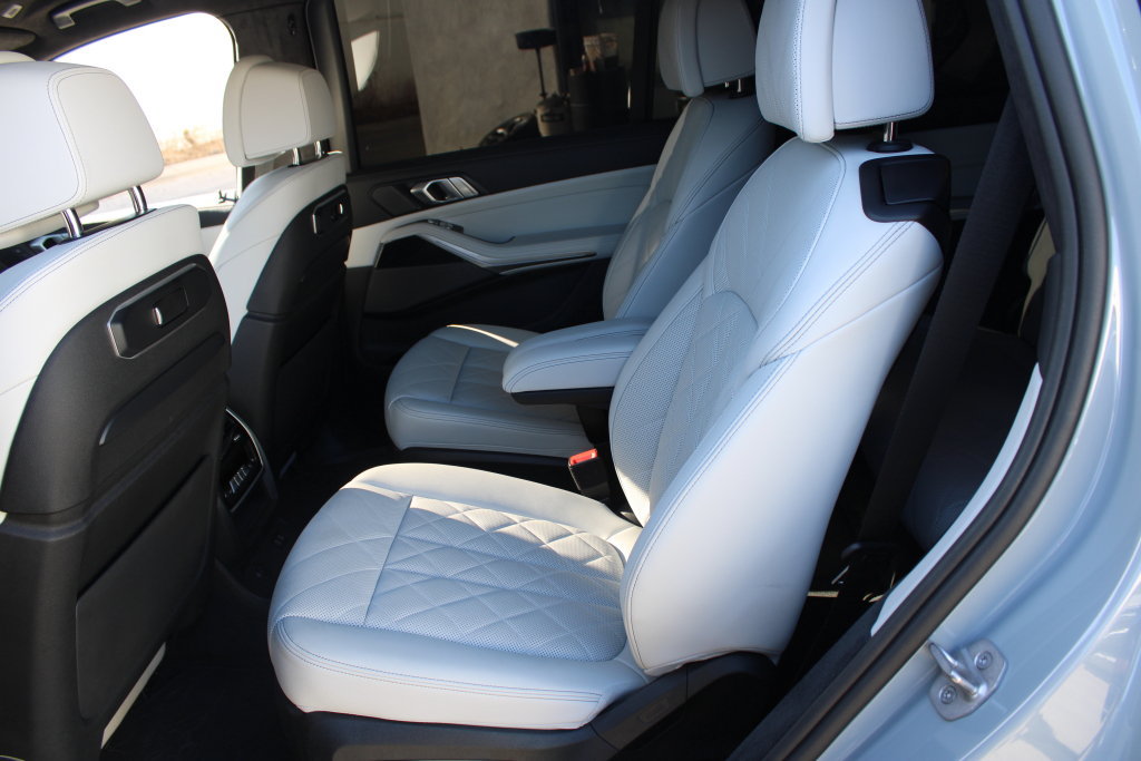 Used 2024 BMW X7 xDrive40i w/ M Sport Package AWD/4WD image 20
