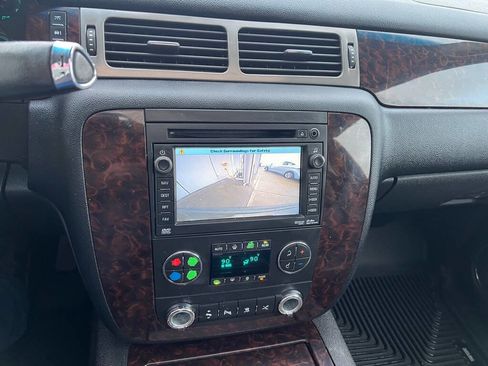 Used 2011 GMC Yukon XL Denali image 24