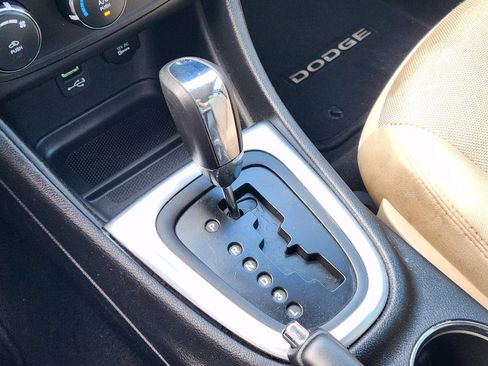 Used 2014 Dodge Avenger SE FWD image 19