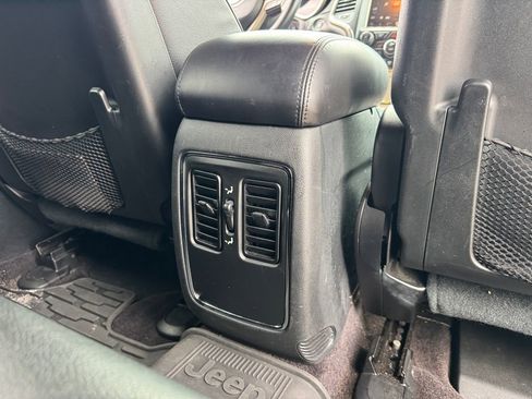 Used 2017 Jeep Grand Cherokee Laredo w/ Quick Order Package 2BE image 24