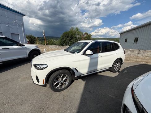 Used 2023 BMW X3 xDrive30i w/ Premium Package AWD/4WD image 2
