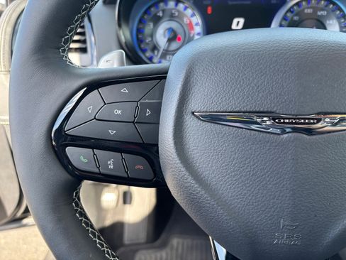Used 2023 Chrysler 300 C image 31