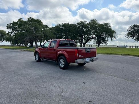 Used 2015 Nissan Frontier SV RWD image 3