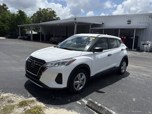 Certified 2021 Nissan Kicks S FWD image 2