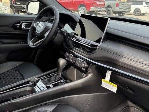 New 2026 Jeep Compass Latitude image 13