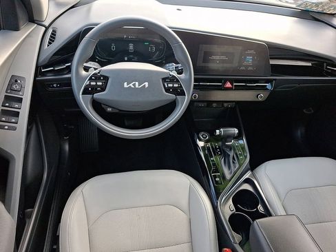 Certified 2023 Kia Niro EX image 11