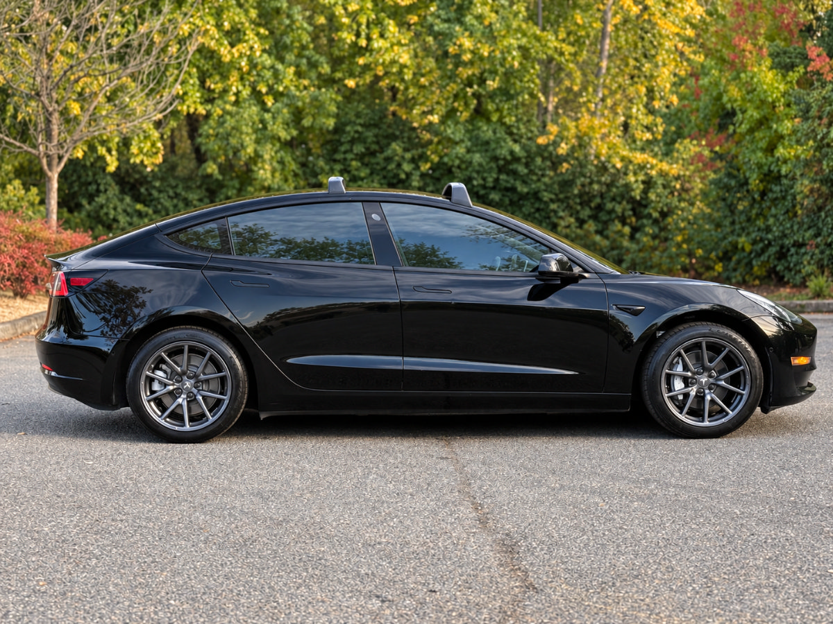 Used 2018 Tesla Model 3 Long Range RWD image 2