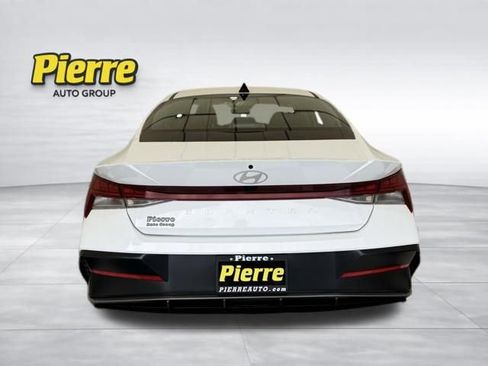 Used 2025 Hyundai Elantra SEL FWD image 3