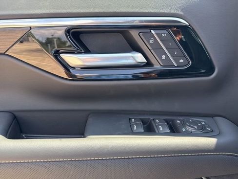 New 2025 Chevrolet Suburban Premier image 35