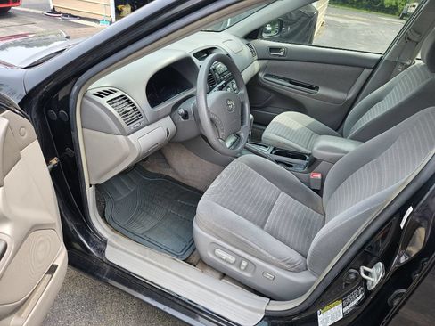 Used 2005 Toyota Camry LE FWD image 11