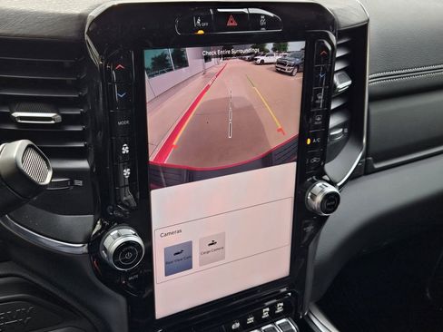 New 2026 RAM 2500 Laramie AWD/4WD image 17