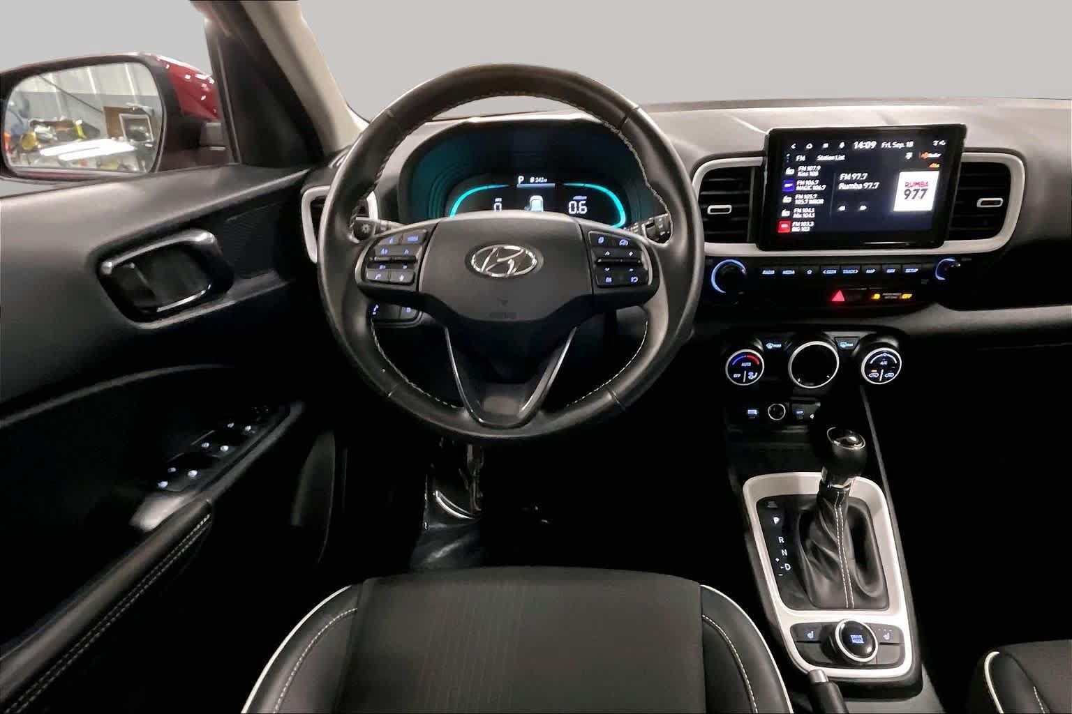 Used 2024 Hyundai Venue Limited FWD image 6