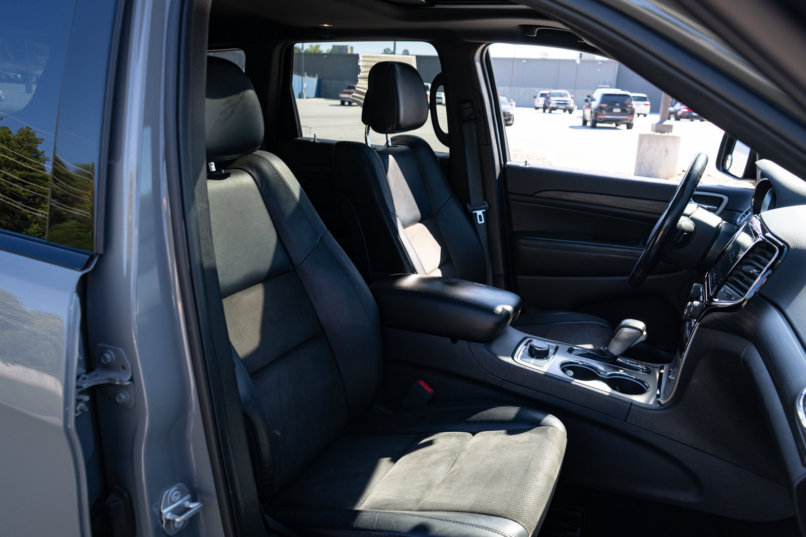 Used 2020 Jeep Grand Cherokee Altitude AWD/4WD image 23