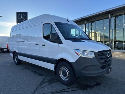 Used 2025 Mercedes-Benz Sprinter 2500 image 1