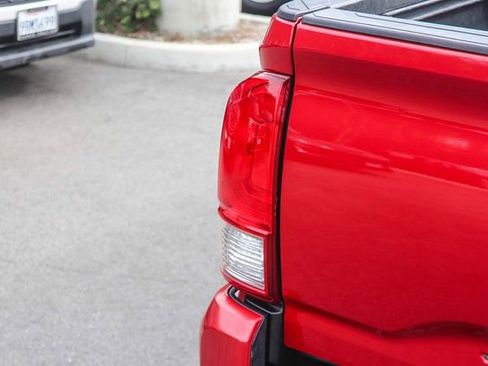 Used 2017 Toyota Tacoma TRD Sport w/ Tow Package image 8