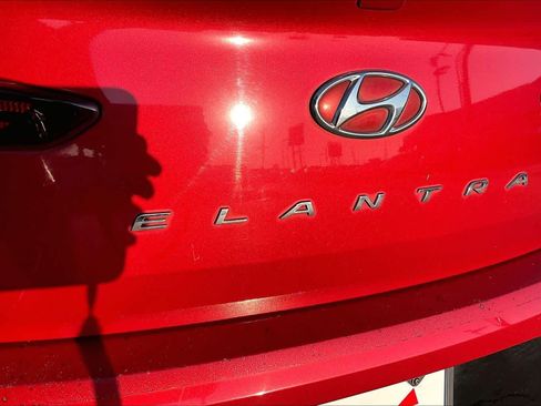 Used 2019 Hyundai Elantra SEL FWD image 30