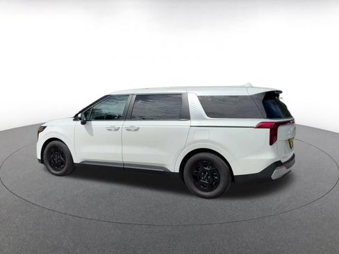 Used 2026 Kia Carnival FWD image 9
