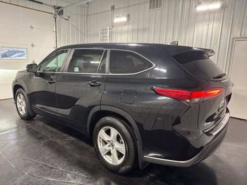 Used 2023 Toyota Highlander L FWD image 2