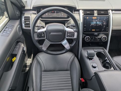 Used 2025 Land Rover Discovery Metropolitan Edition AWD/4WD image 16